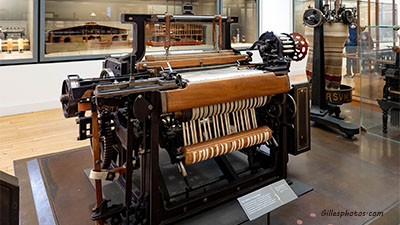 Le début de la mécanisation du métier à tisser au xviiie siècle a changé la manière de tisser en Grande-Bretagne, puis à travers le monde. 